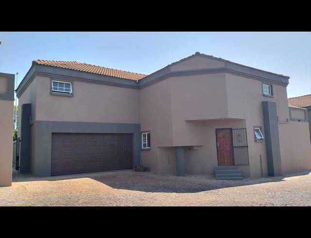 4 BEDROOM DUPLEX FOR SALE IN EQUESTRIA